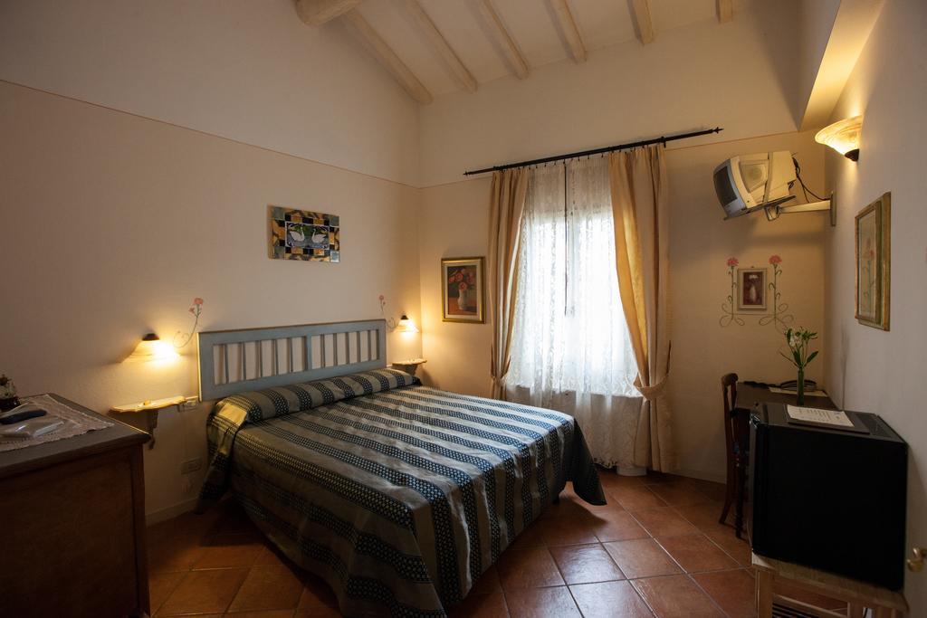 Hotel Locanda Degli Artisti Борго Сан Лоренцо Стая снимка