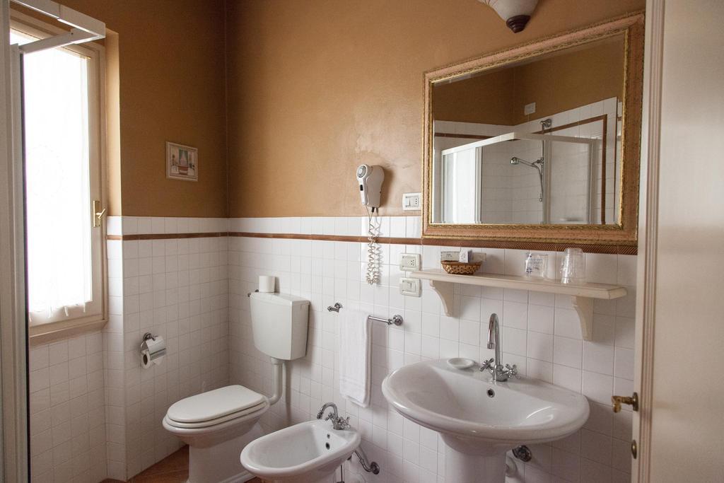 Hotel Locanda Degli Artisti Борго Сан Лоренцо Стая снимка