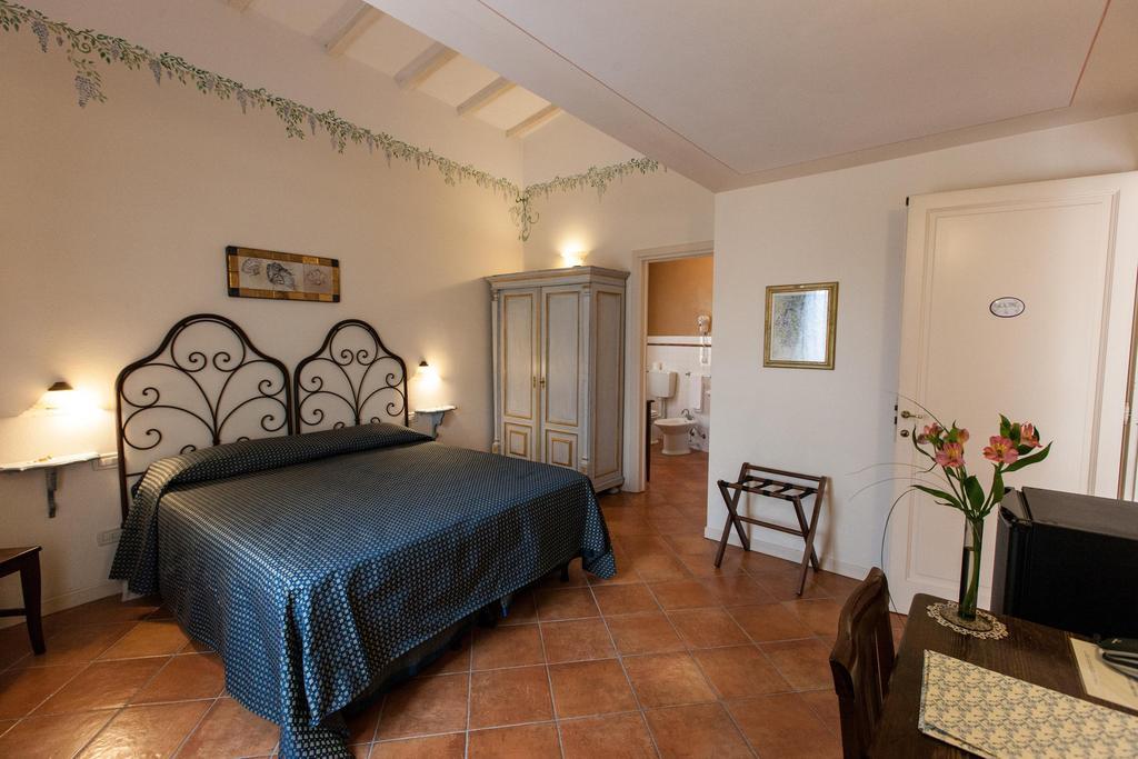 Hotel Locanda Degli Artisti Борго Сан Лоренцо Стая снимка