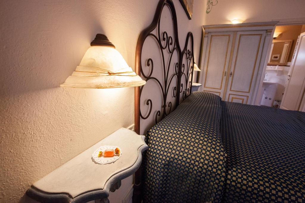 Hotel Locanda Degli Artisti Борго Сан Лоренцо Стая снимка