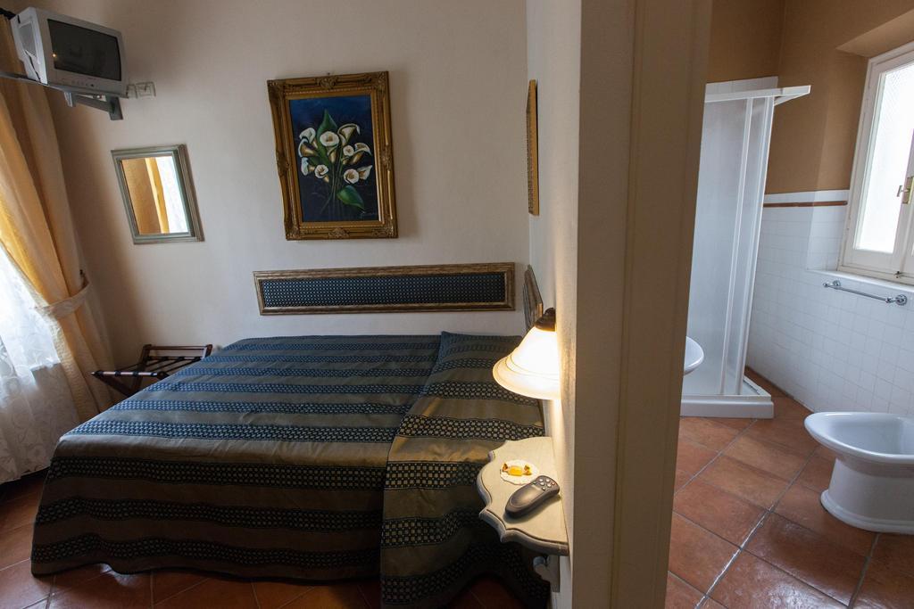 Hotel Locanda Degli Artisti Борго Сан Лоренцо Стая снимка