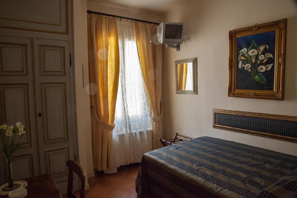 Hotel Locanda Degli Artisti Борго Сан Лоренцо Стая снимка