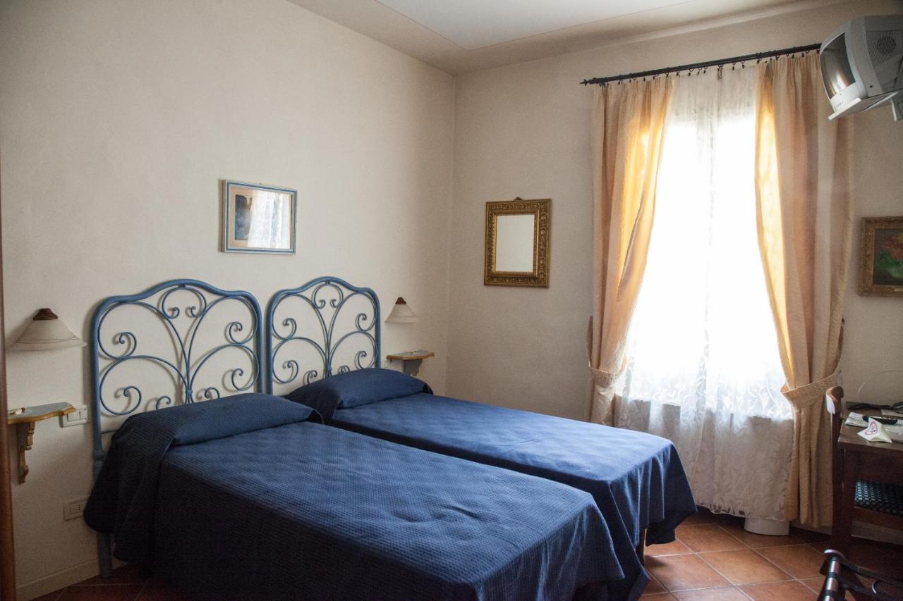 Hotel Locanda Degli Artisti Борго Сан Лоренцо Екстериор снимка